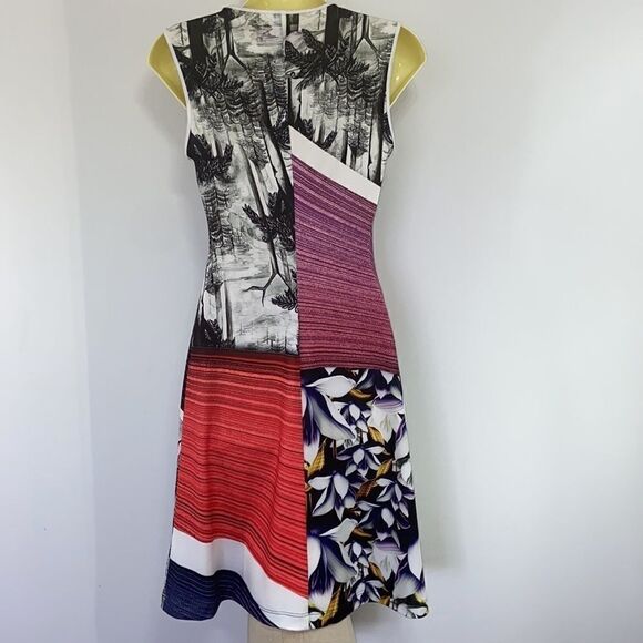 Clover Canyon  Dress White Orchids And Cityscape  Shift Nwot Excellent XS - Picture 7 of 8